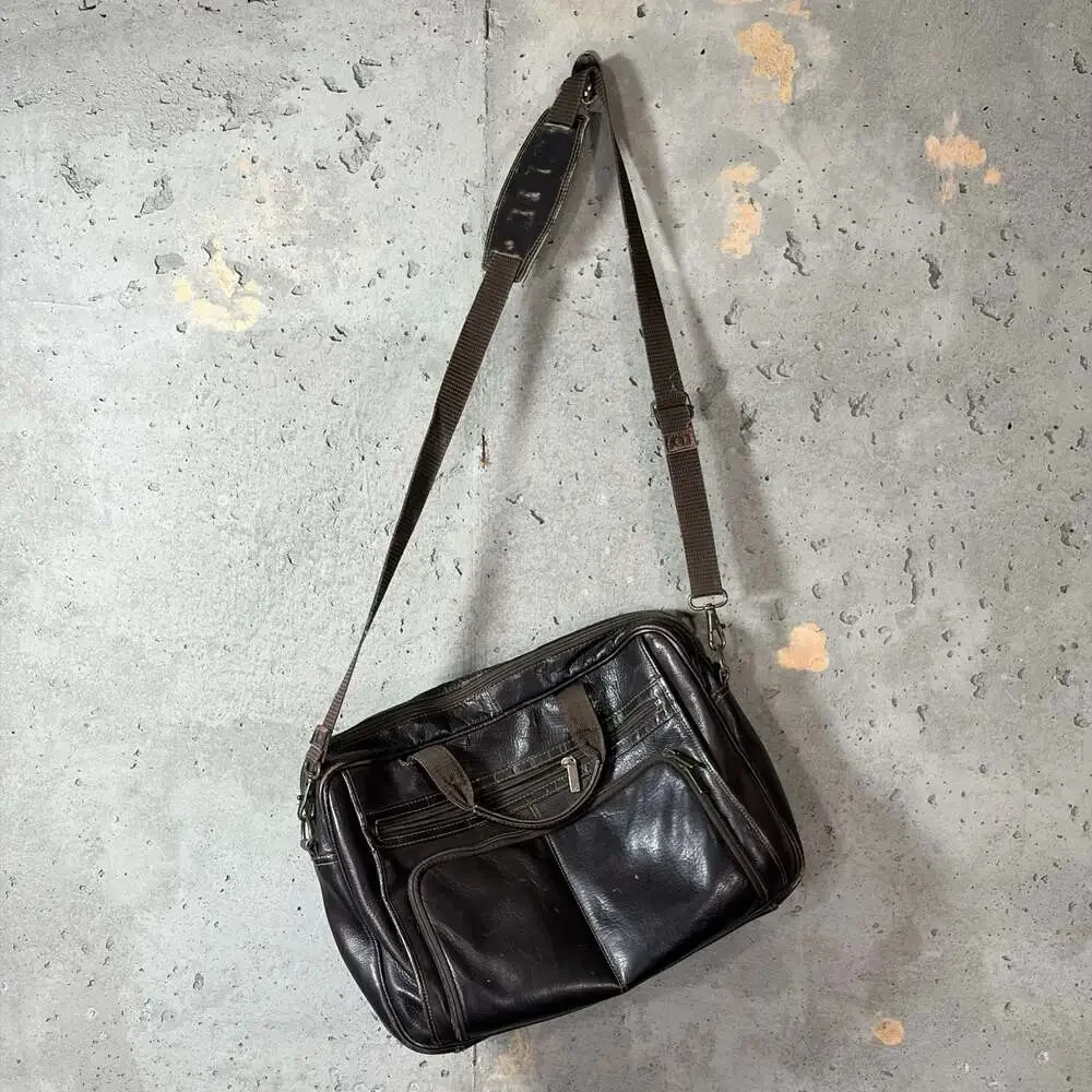 Vintage Brown Leather Multi-Pocket Laptop Messenger Briefcase